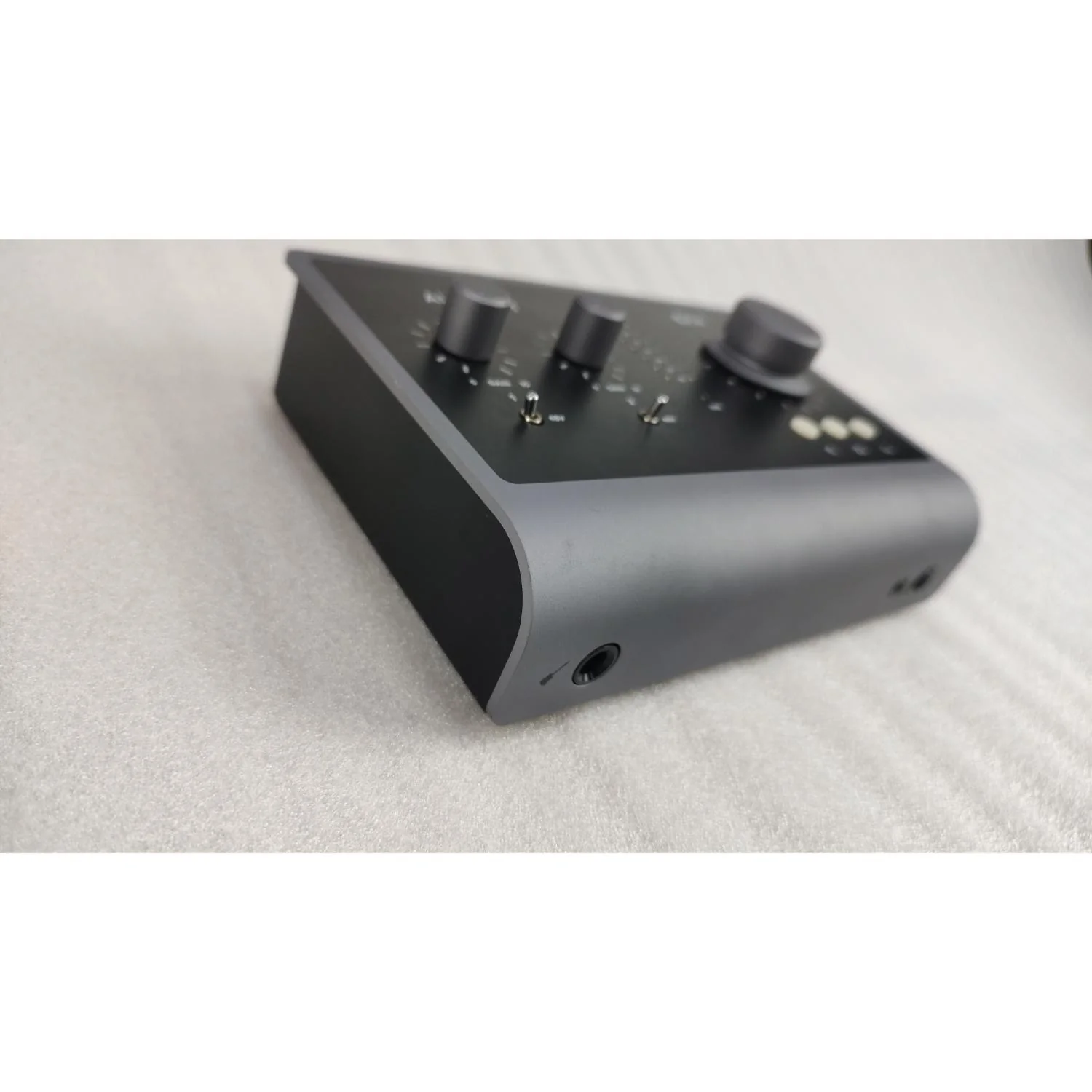 Audient ID14 MKII 10 In- 6 Out High Performance Audio Interface with Software Bundle - Open Box - Image 3