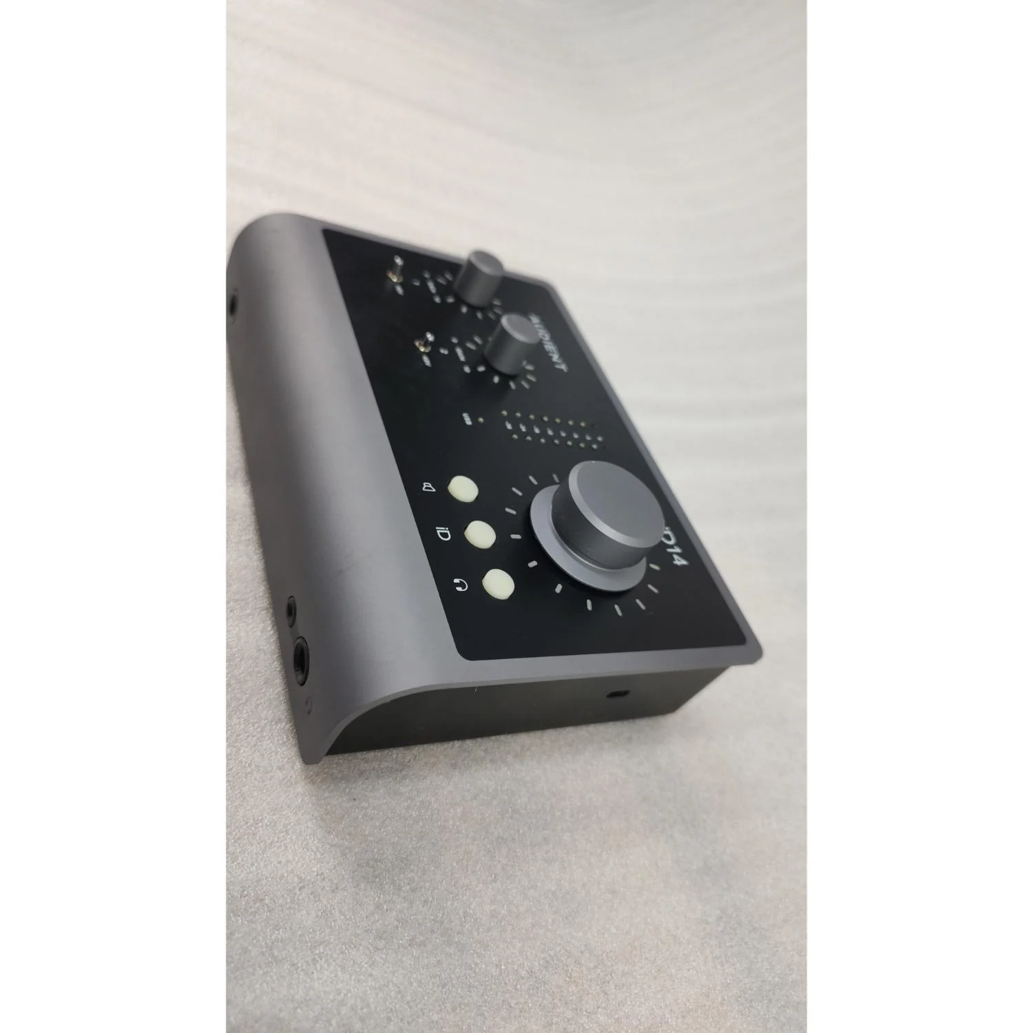 Audient ID14 MKII 10 In- 6 Out High Performance Audio Interface with Software Bundle - Open Box - Image 4