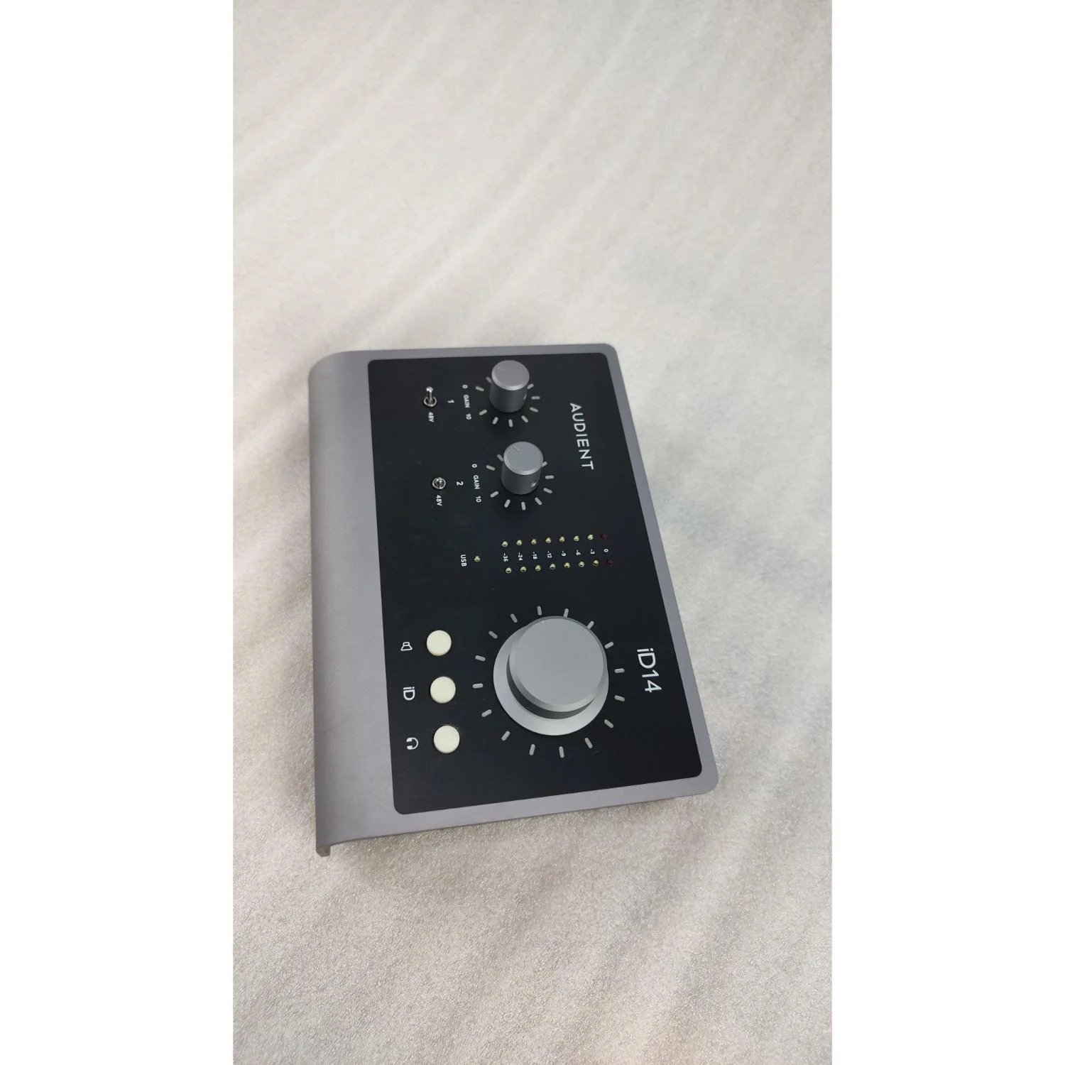 Audient ID14 MKII 10 In- 6 Out High Performance Audio Interface with Software Bundle - Open Box - Image 8