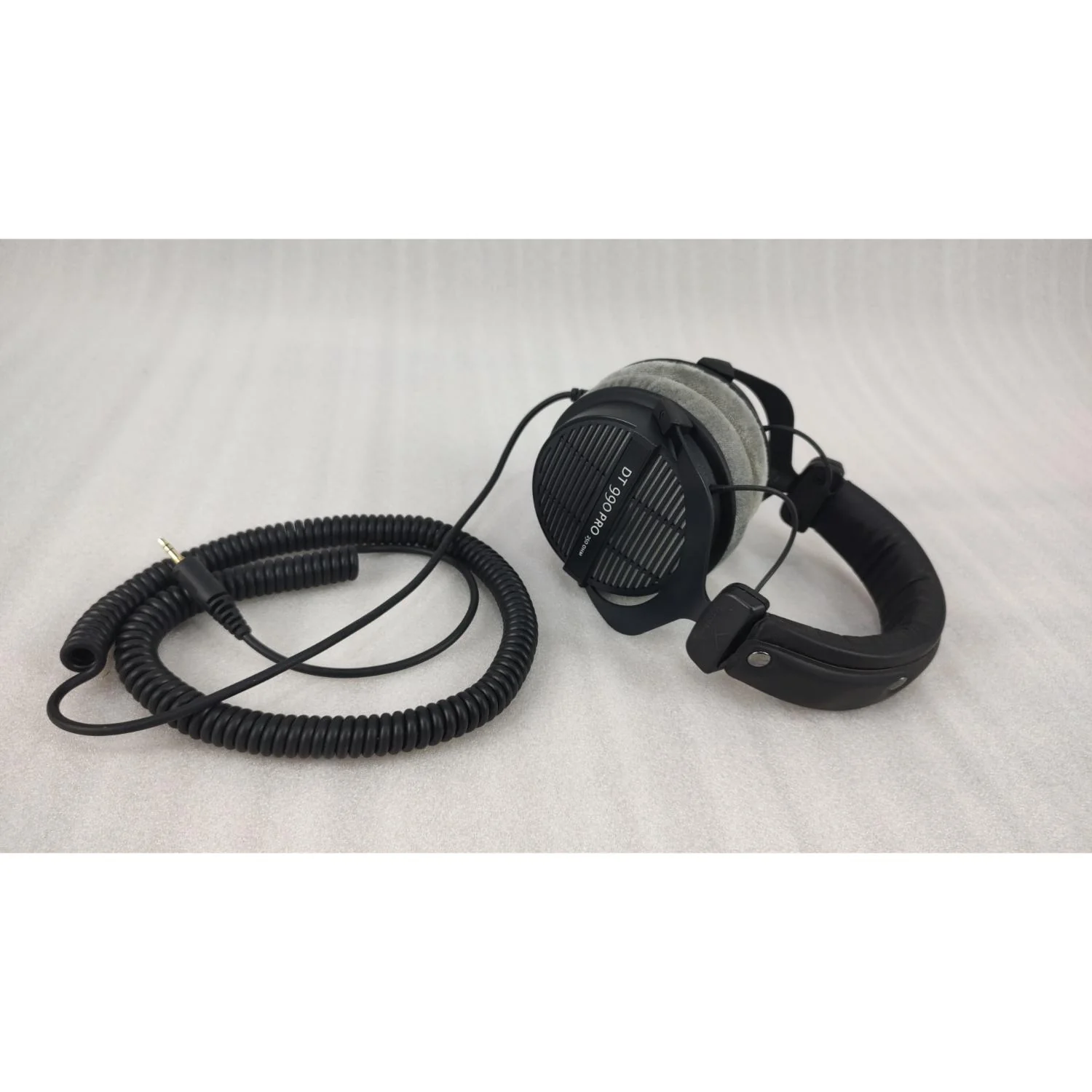Beyerdynamic DT 990 Pro 250 ohms Over Ear Wired Headphone - Black - Open Box - Image 13