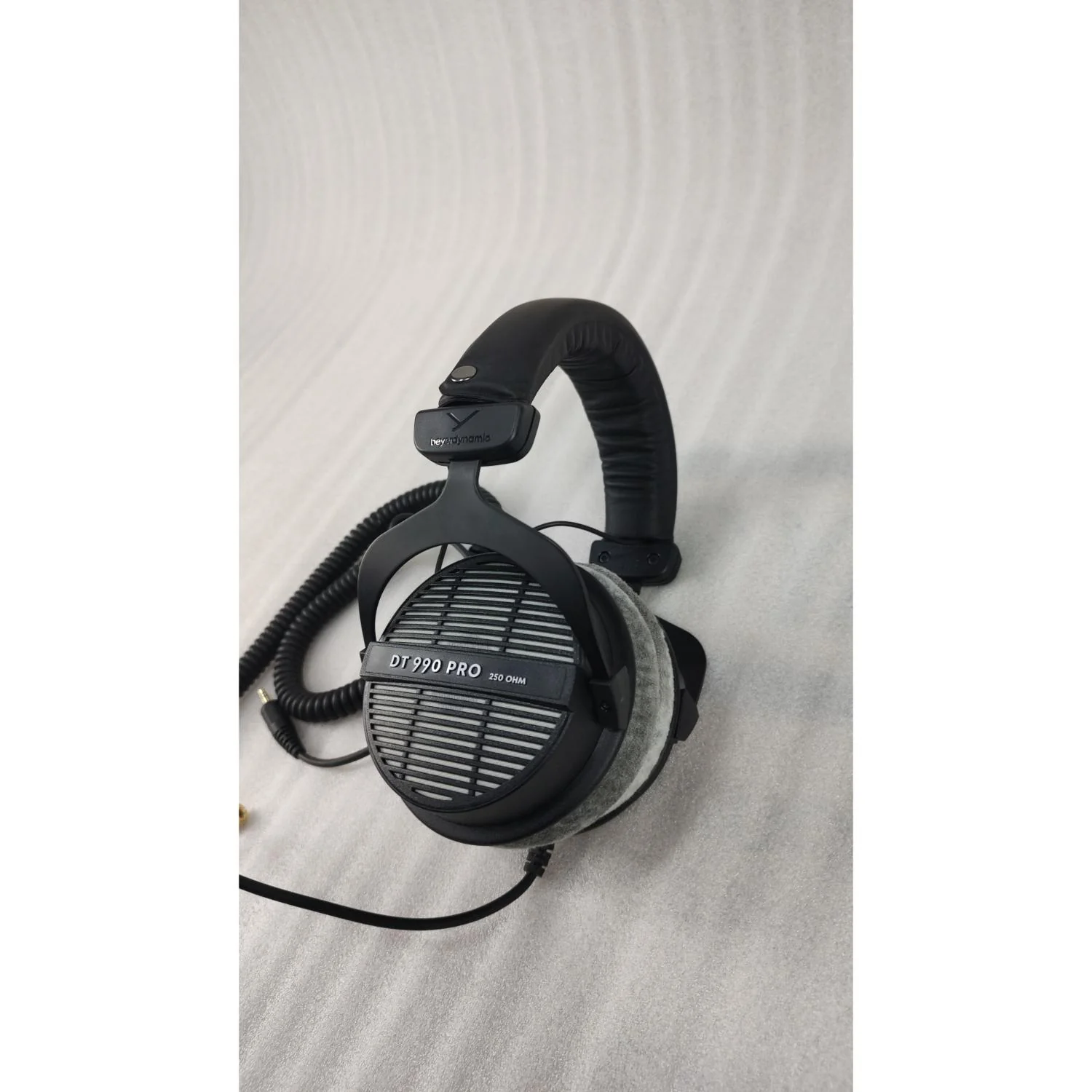 Beyerdynamic DT 990 Pro 250 ohms Over Ear Wired Headphone - Black - Open Box - Image 5