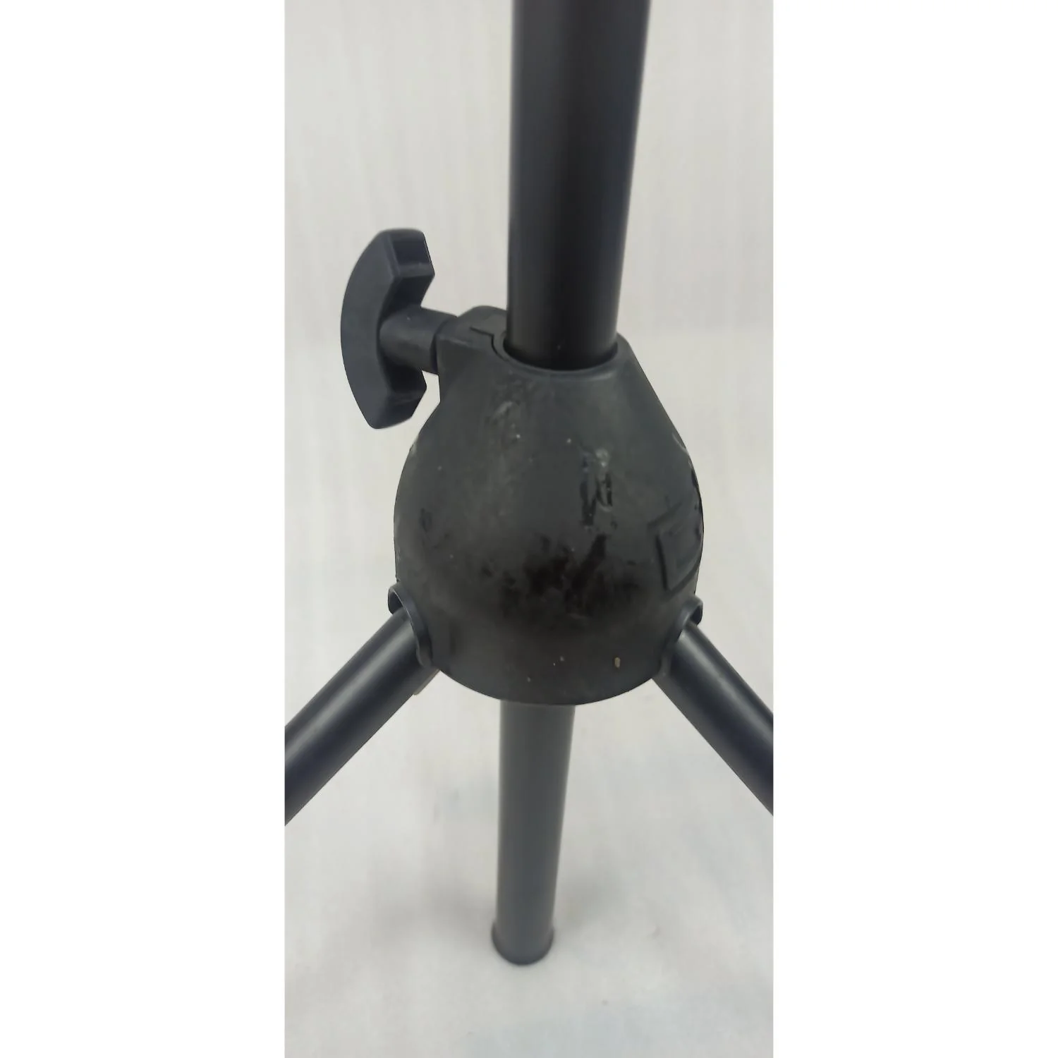 Gator Frameworks GFW-MIC-2010 Tripod Mic Stand with Standard Twist Clutch and Single Section Boom - Open Box B Stock - Image 6