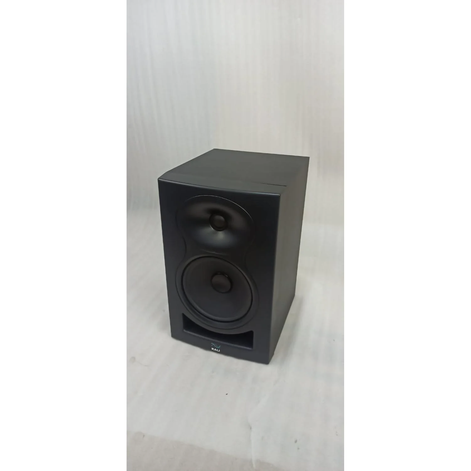 Kali Audio LP-6 2nd Wave Lone Pine Series 6.5" Active Studio Monitor - Single Unit - Open Box - Image 10