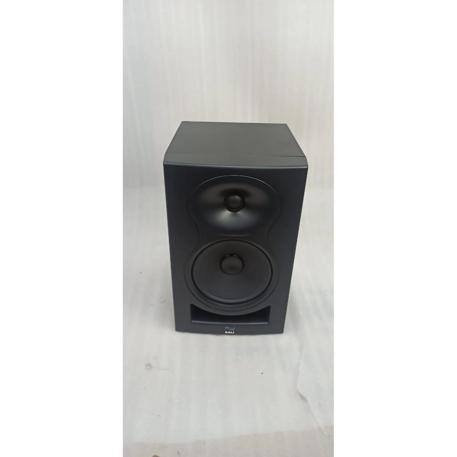 Kali Audio LP-6 2nd Wave Lone Pine Series 6.5" Active Studio Monitor - Single Unit - Open Box - Image 6