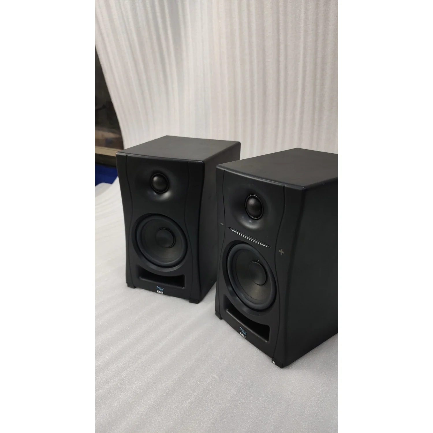 Kali Audio LP-UNF 4.5" Ultra Nearfield Powered Studio Monitors - Pair  - Open Box - Image 2
