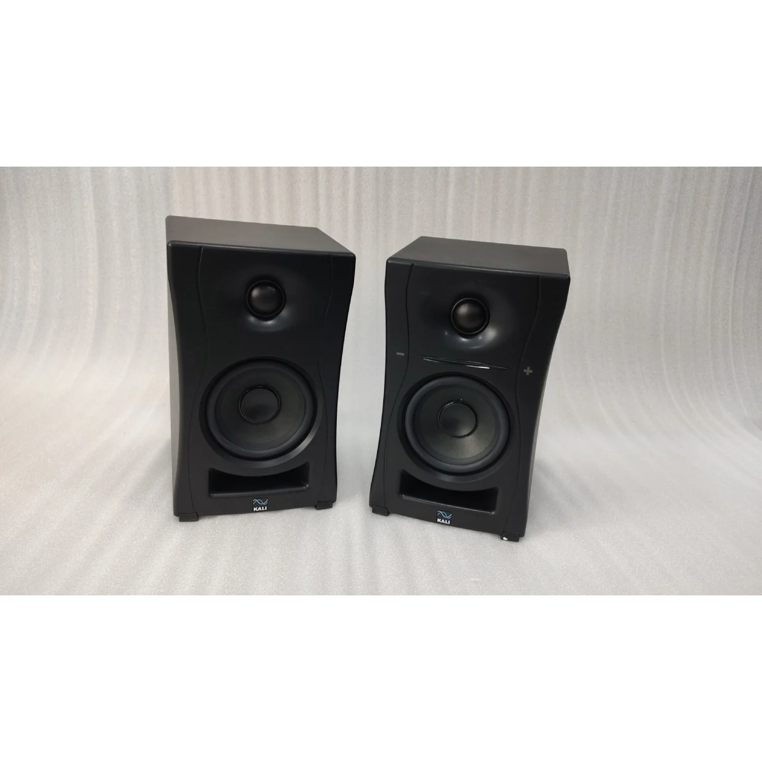 Kali Audio LP-UNF 4.5" Ultra Nearfield Powered Studio Monitors - Pair  - Open Box - Image 4