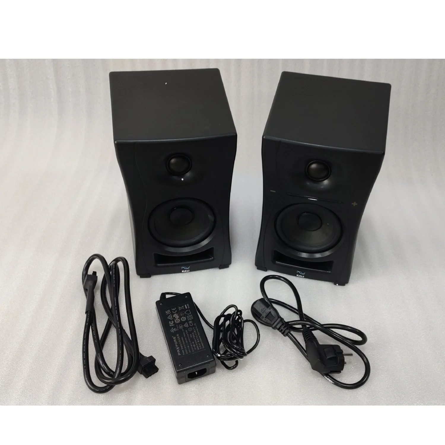 Kali Audio LP-UNF 4.5" Ultra Nearfield Powered Studio Monitors - Pair  - Open Box - Image 9