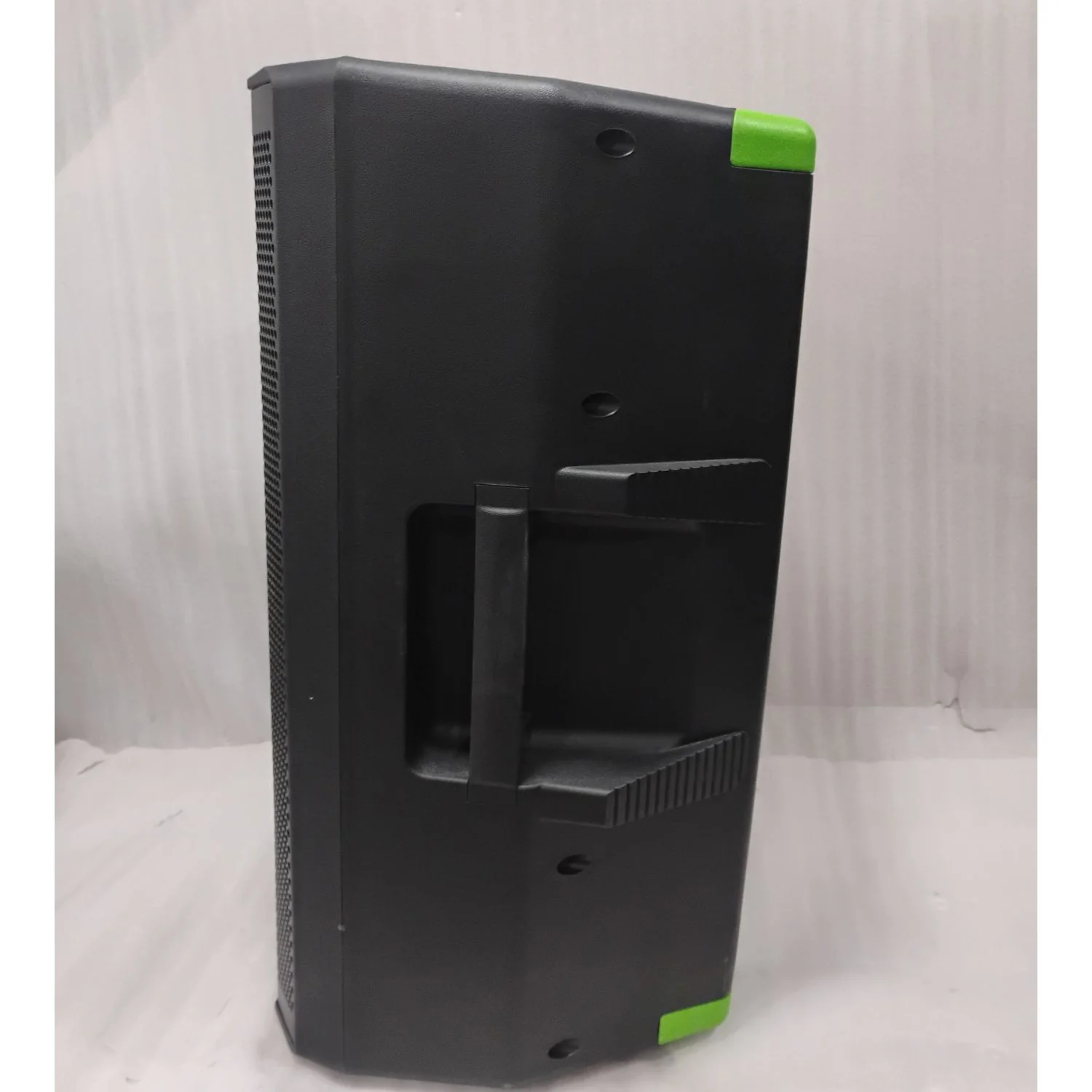 Mackie Thrash 215 15” 1300W Powered Loudspeaker - Open Box - Image 4