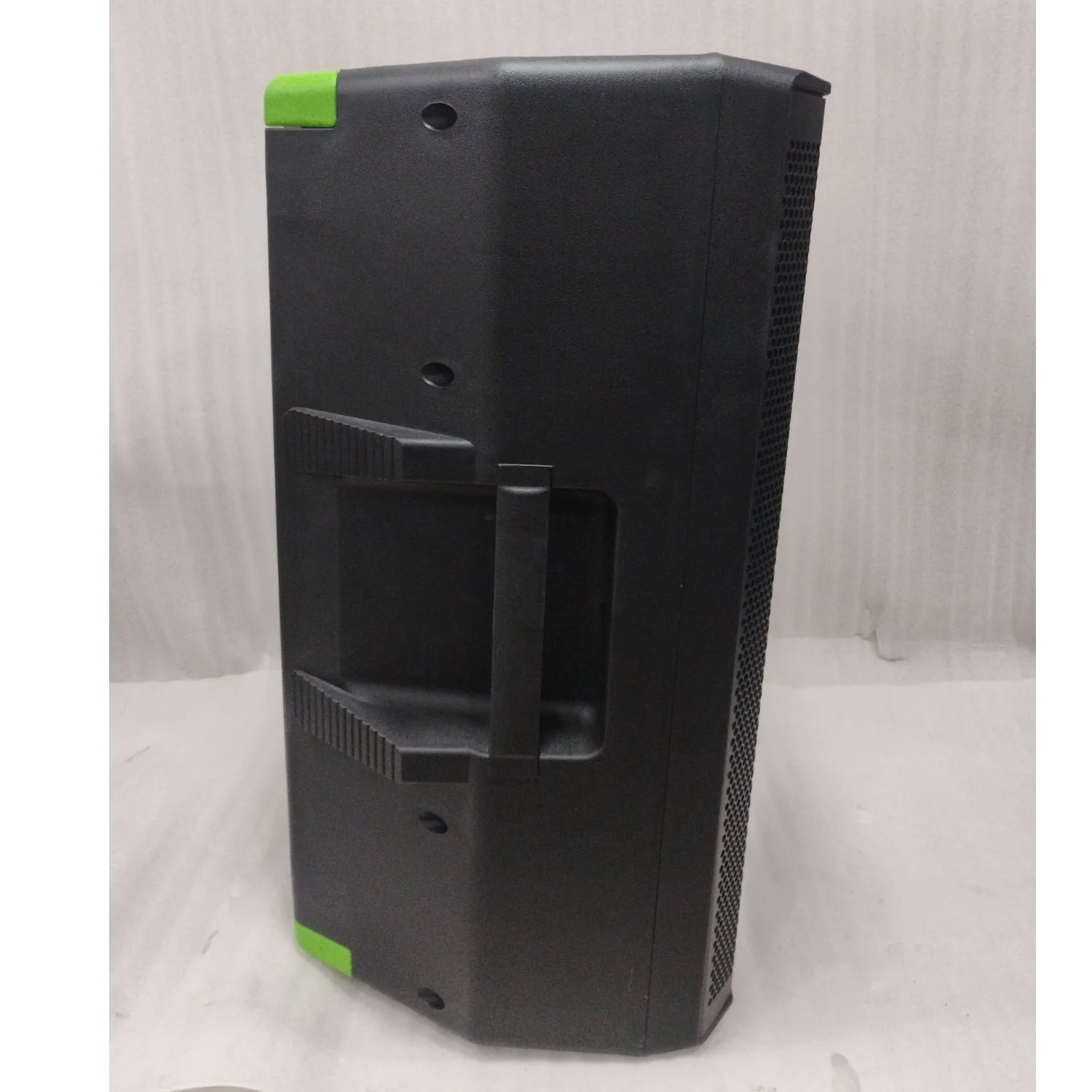 Mackie Thrash 215 15” 1300W Powered Loudspeaker - Open Box - Image 5
