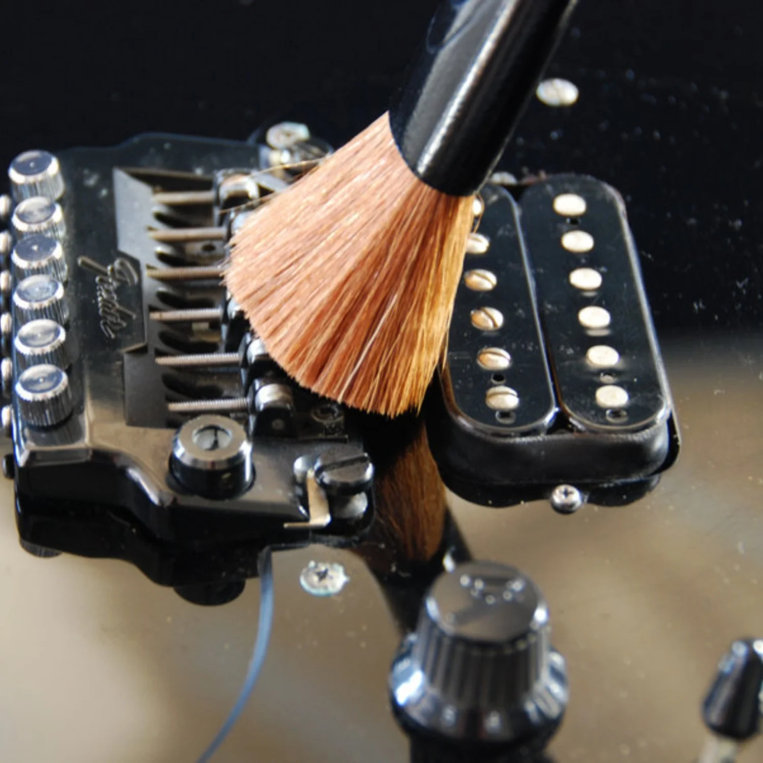 Music Nomad MN205 All in 1 String, Body And Hardware Cleaning Tool - Image 8