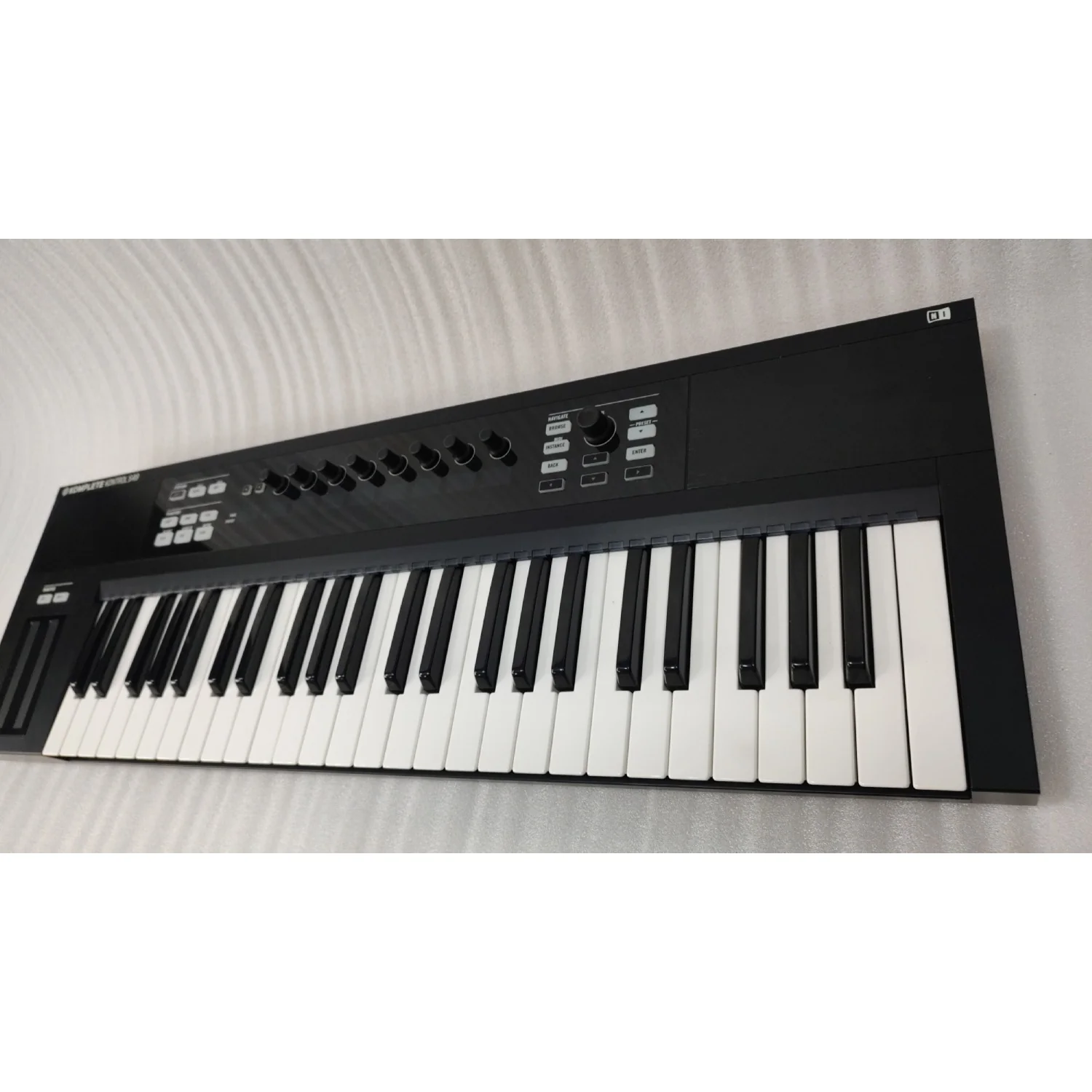 Native Instruments Komplete Kontrol S49 MK1 Midi Keyboard with Free Upgrade To Komplete 12 Select - Open Box - Image 5