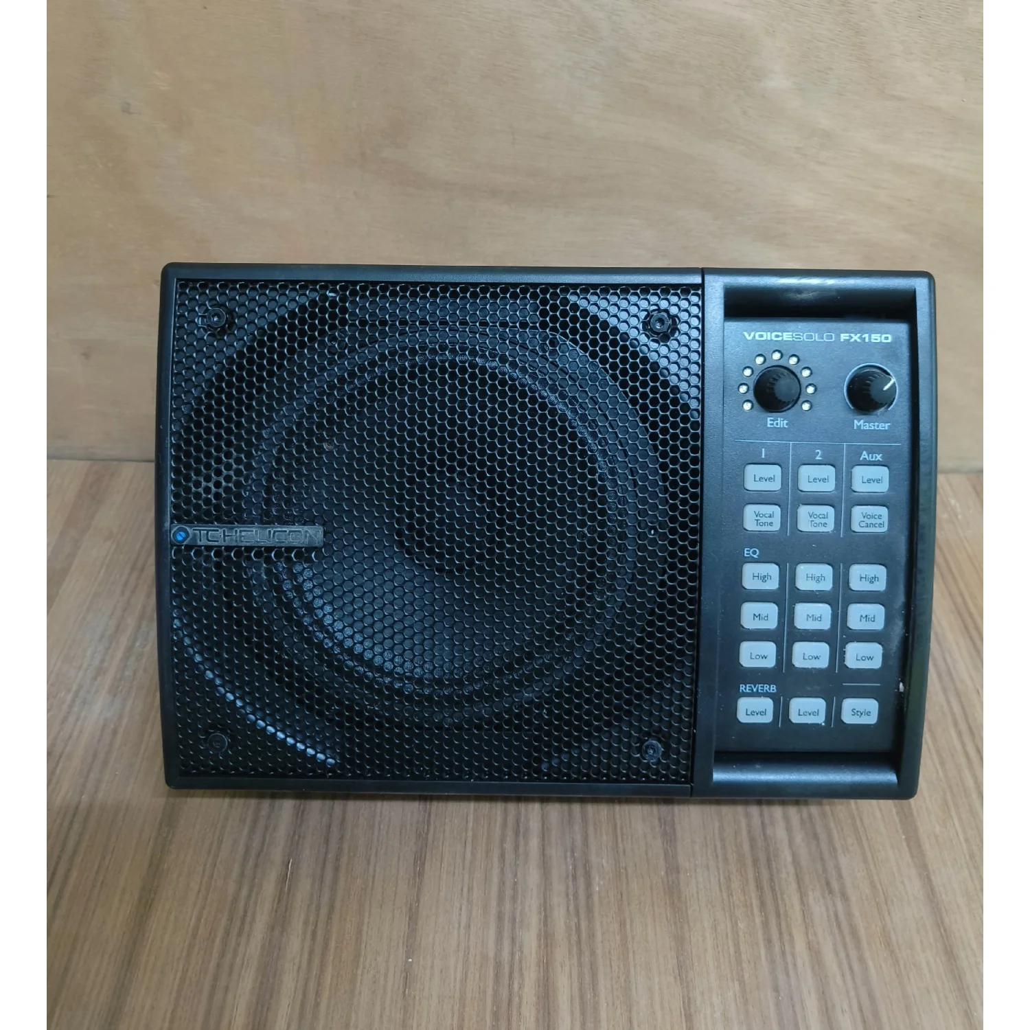 TC Helicon VoiceSolo FX150 Powered Speaker Cabinet - Open Box B Stock - Image 2