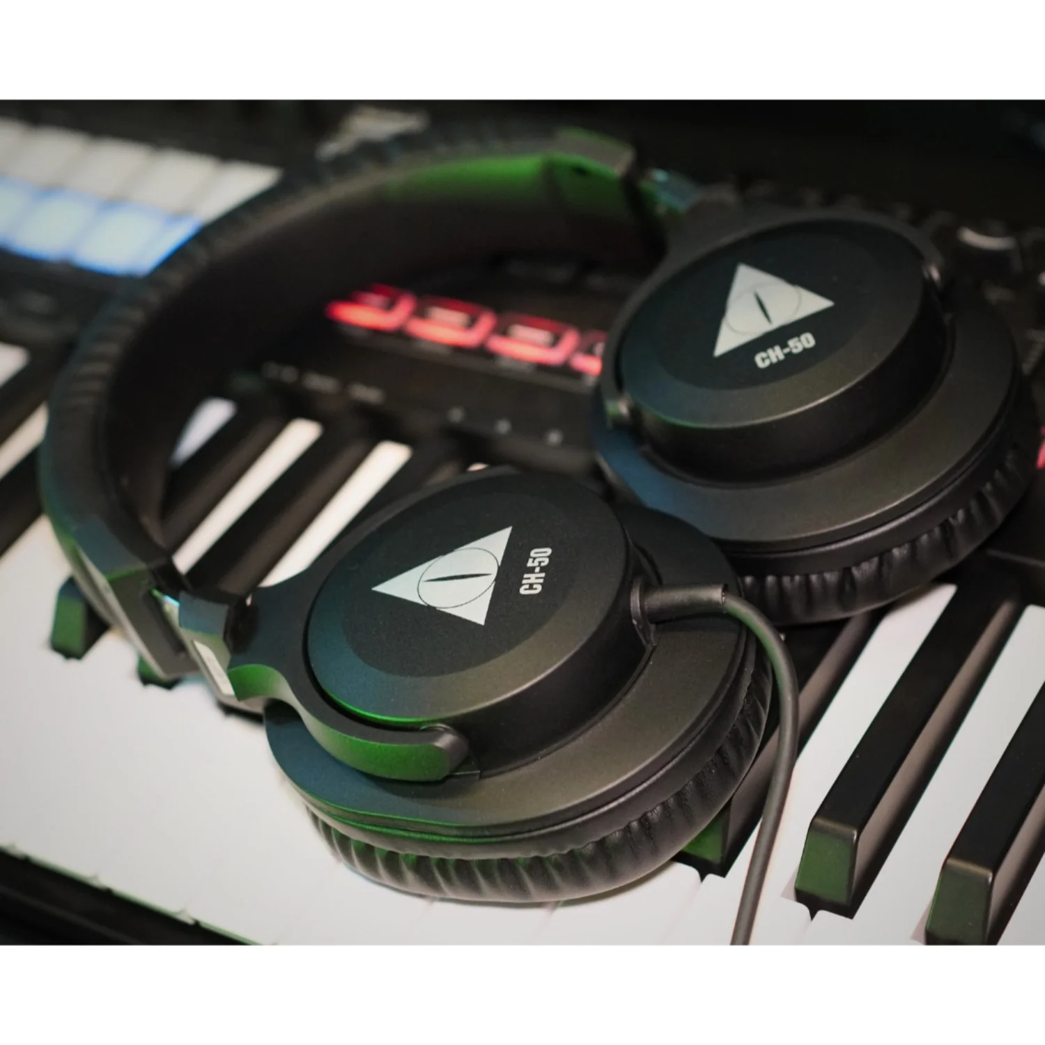 Vault CH-50 Wired Headphones - Must Have Accessories - Image 8