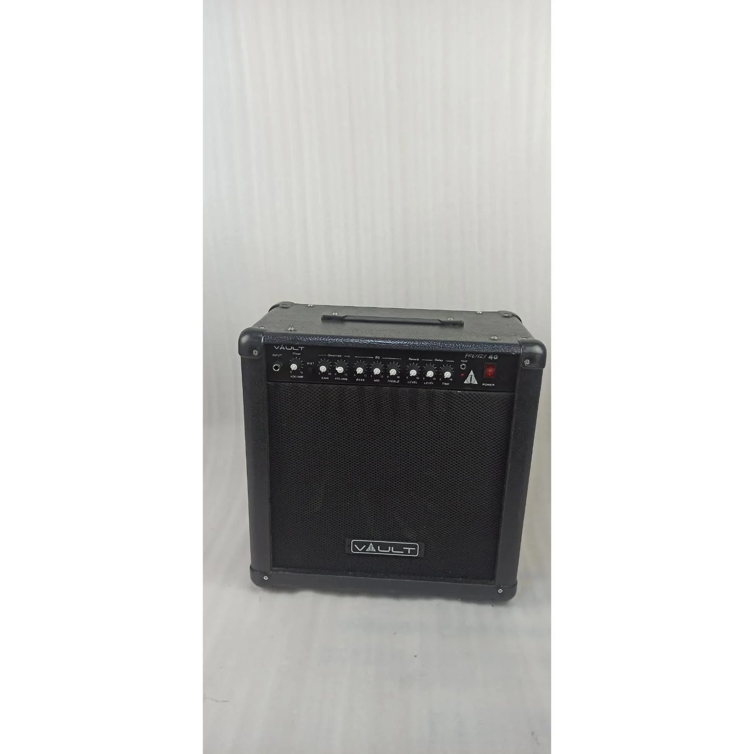 Vault Frenzy 40 Watt Combo Guitar Amplifier with Analog Distortion, Reverb & Delay All Playable Together - Open Box - Image 17