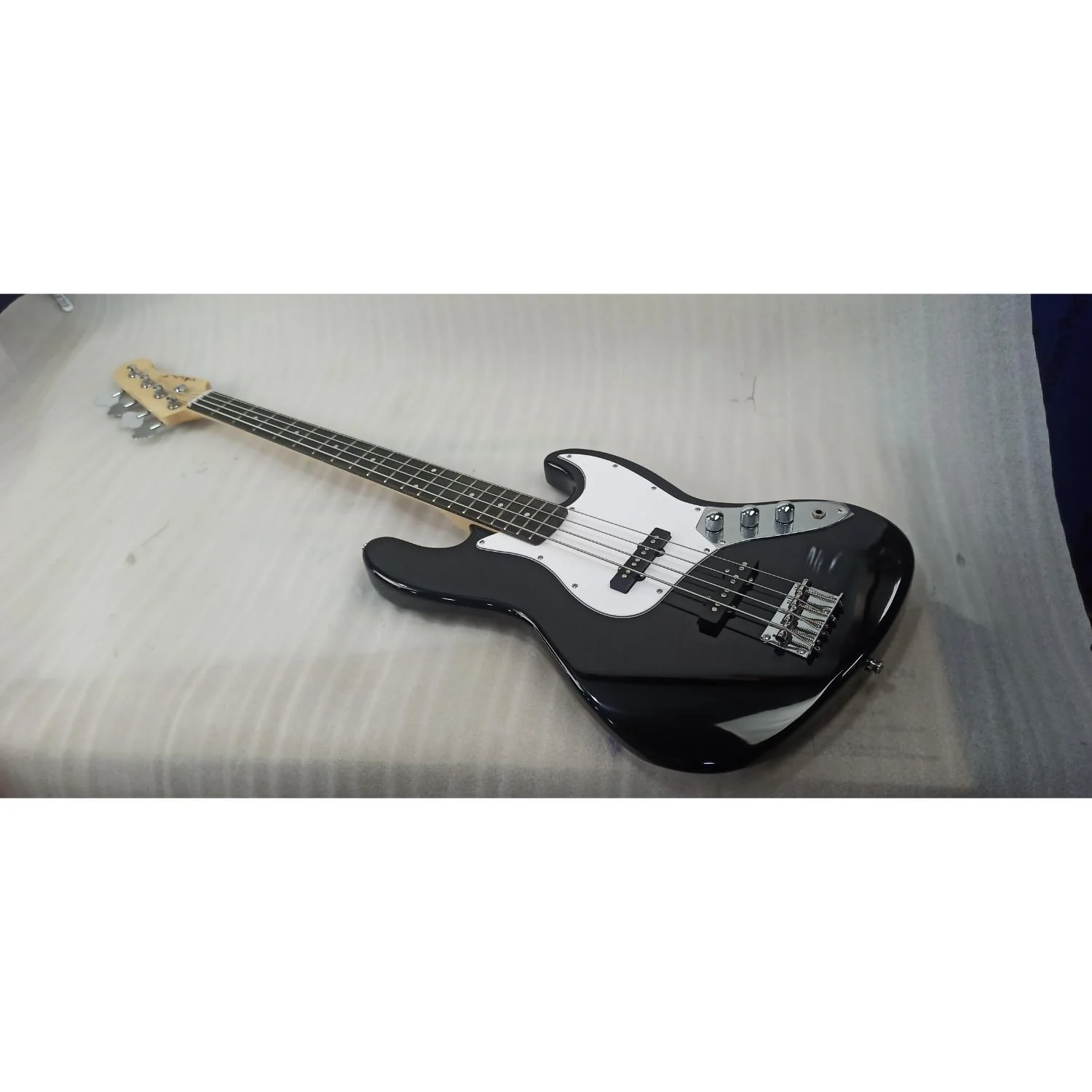 Vault JB4 Jazz Bass 4-String Bass Guitar - Open Box B Stock - Image 4